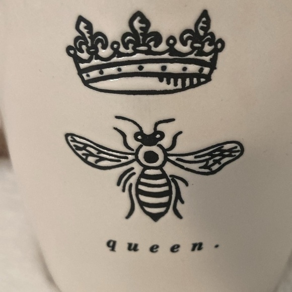 Rae Dunn Queen Bee Crown Canister with Wooden Lid - Picture 3 of 7